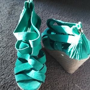 Dv SZ 8.5 green suede shoes